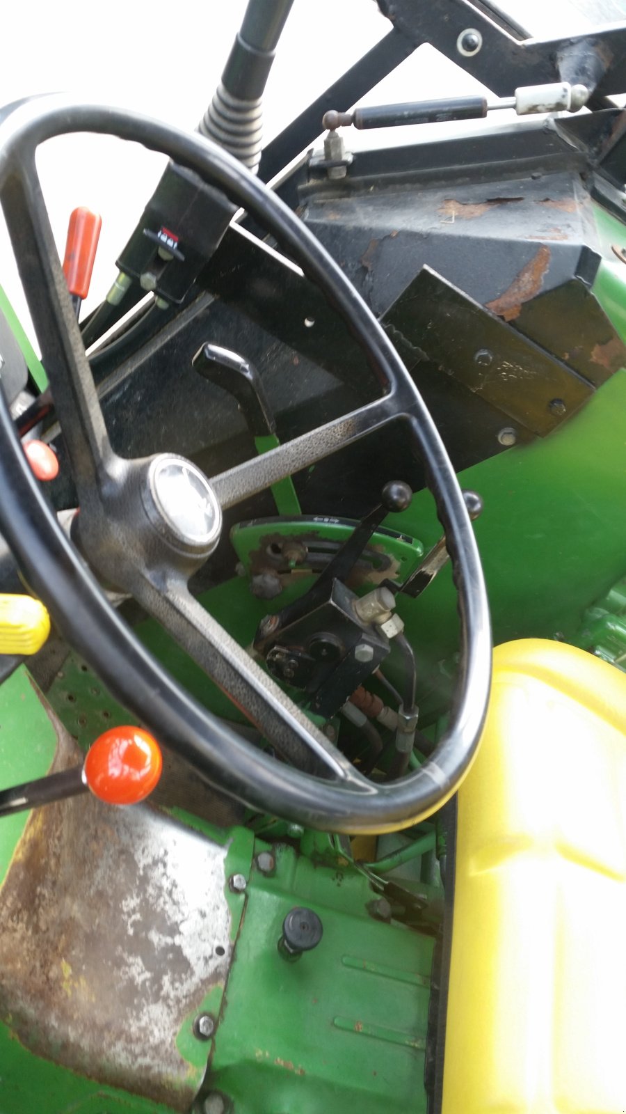 Traktor des Typs John Deere 1550, Gebrauchtmaschine in Reuth (Bild 11)