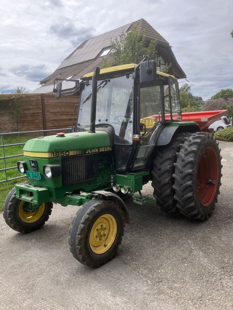 Traktor van het type John Deere 1850, Gebrauchtmaschine in Ersingen (Foto 1)