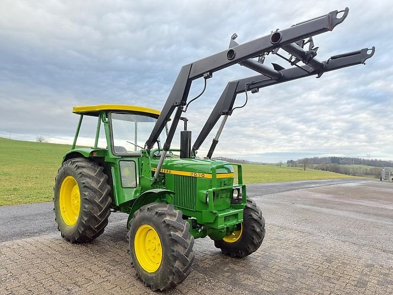 Traktor des Typs John Deere 2030 Allrad mit Frontlader, Gebrauchtmaschine in Steinau  (Bild 2)