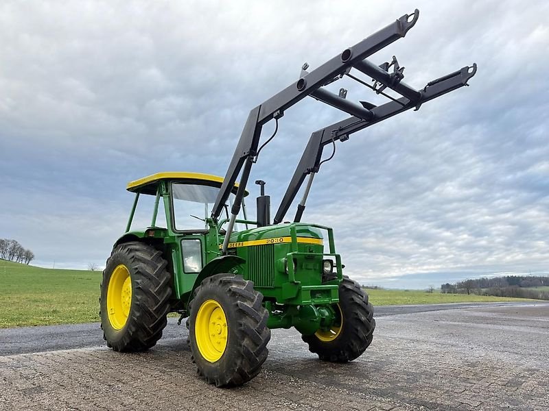 Traktor des Typs John Deere 2030 Allrad mit Frontlader, Gebrauchtmaschine in Steinau  (Bild 1)