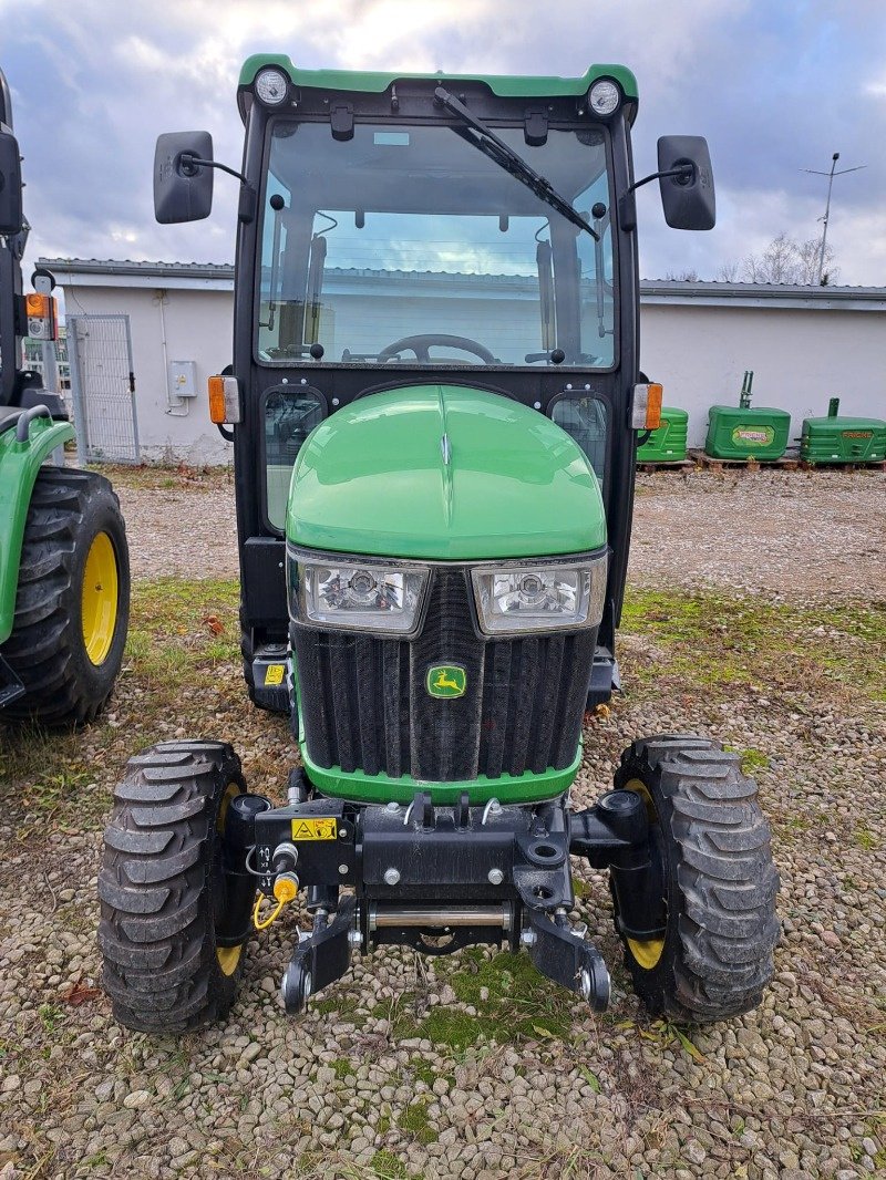 Traktor des Typs John Deere 2032R, Neumaschine in Mrągowo (Bild 3)