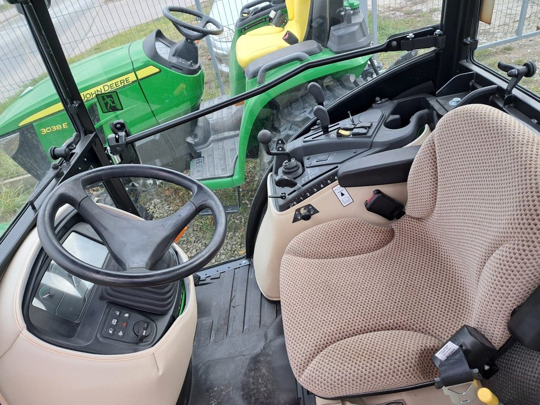 Traktor des Typs John Deere 2032R, Neumaschine in Mrągowo (Bild 5)