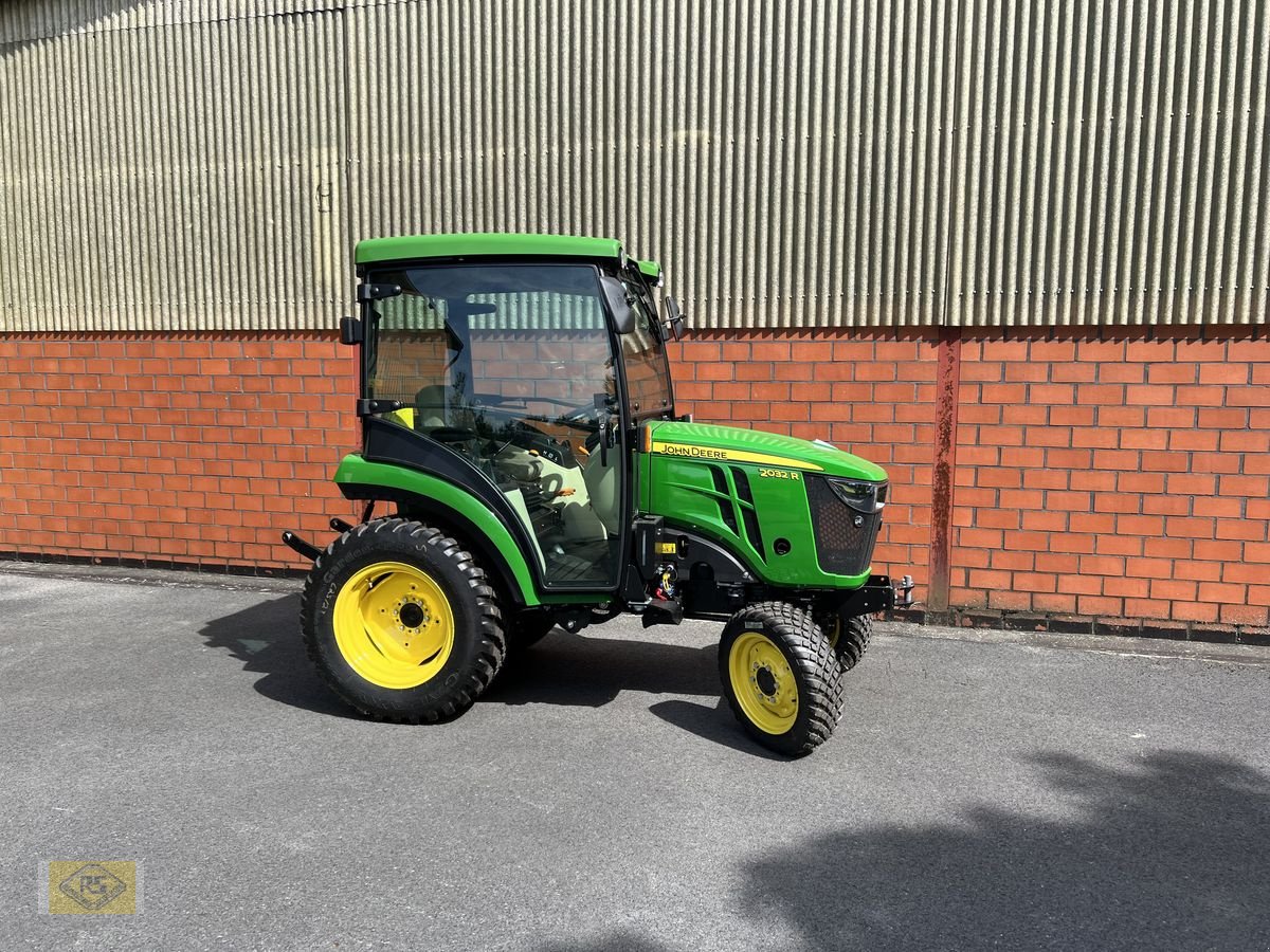 Traktor of the type John Deere 2032R, Neumaschine in Beelen (Picture 3)