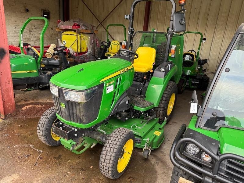 Traktor van het type John Deere 2038R, Gebrauchtmaschine in Richebourg