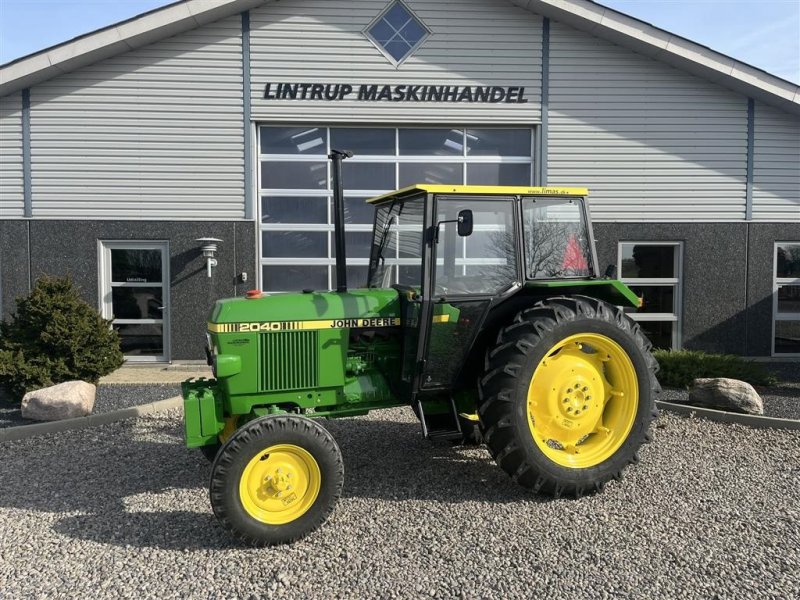 Traktor des Typs John Deere 2040 Traktoren er professionelt sat i stand og malet hos maler. Nye bagdæk monteret på den., Gebrauchtmaschine in Lintrup (Bild 1)