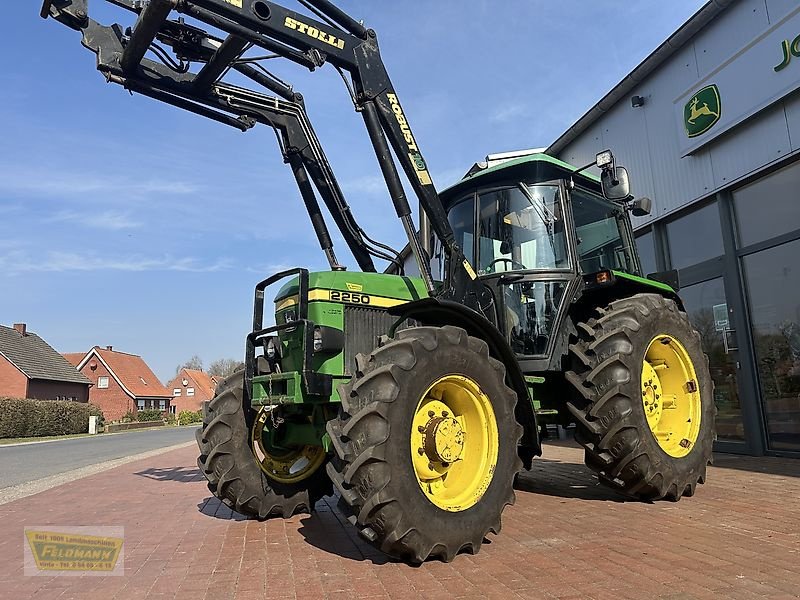 Traktor des Typs John Deere 2250 Allrad Frontlader, Gebrauchtmaschine in Neuenkirchen-Vinte