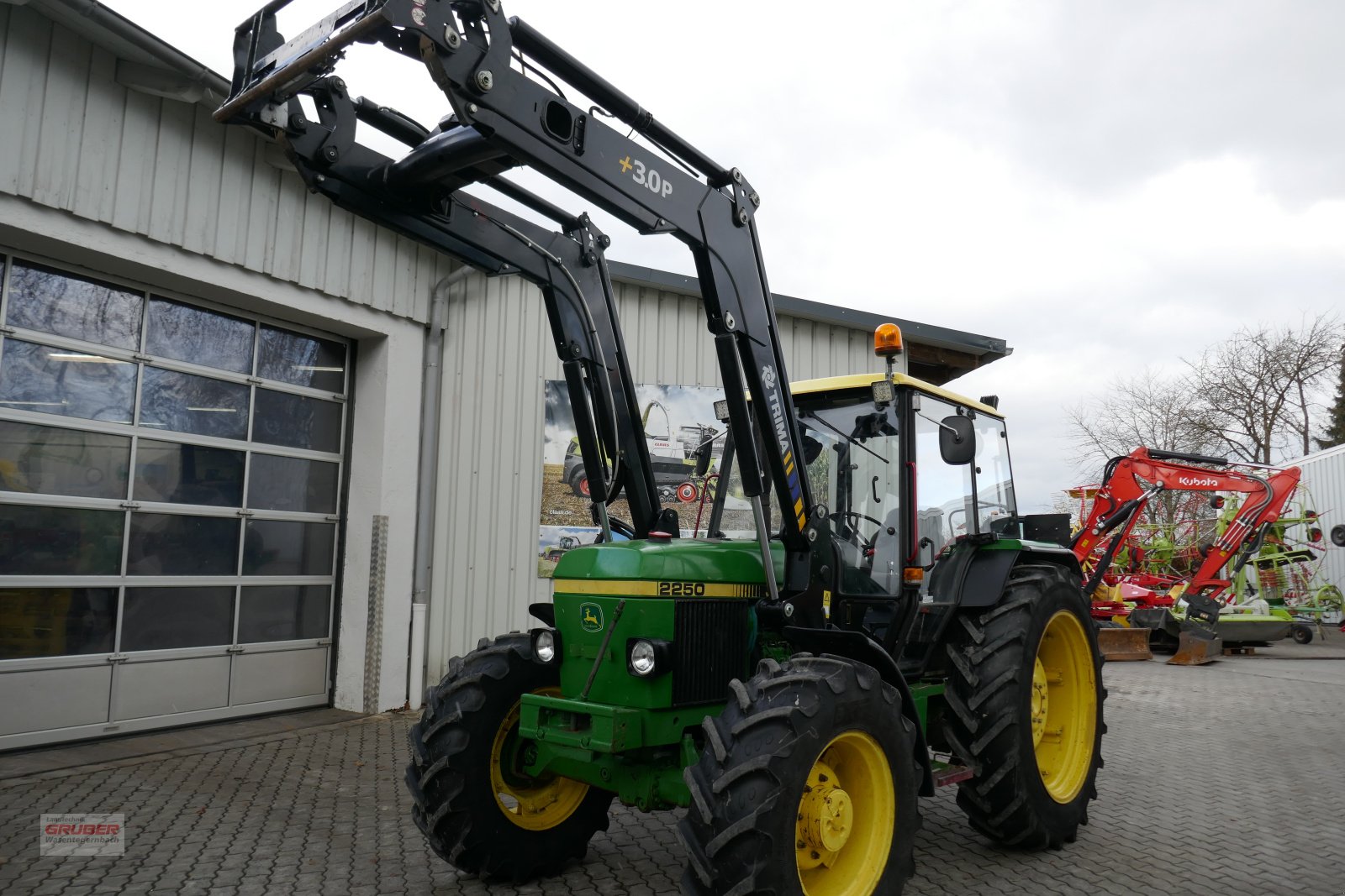 Traktor des Typs John Deere 2250 AS + Frontlader TRIMA, Gebrauchtmaschine in Dorfen (Bild 1)