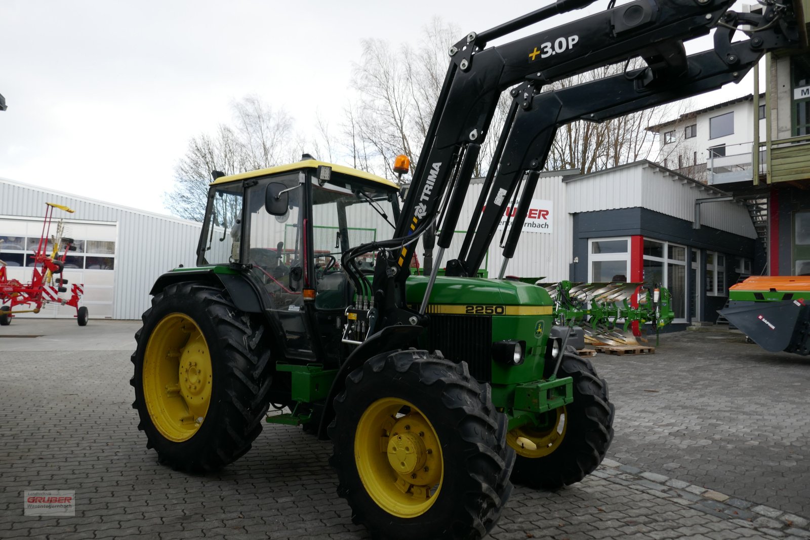 Traktor des Typs John Deere 2250 AS + Frontlader TRIMA, Gebrauchtmaschine in Dorfen (Bild 3)