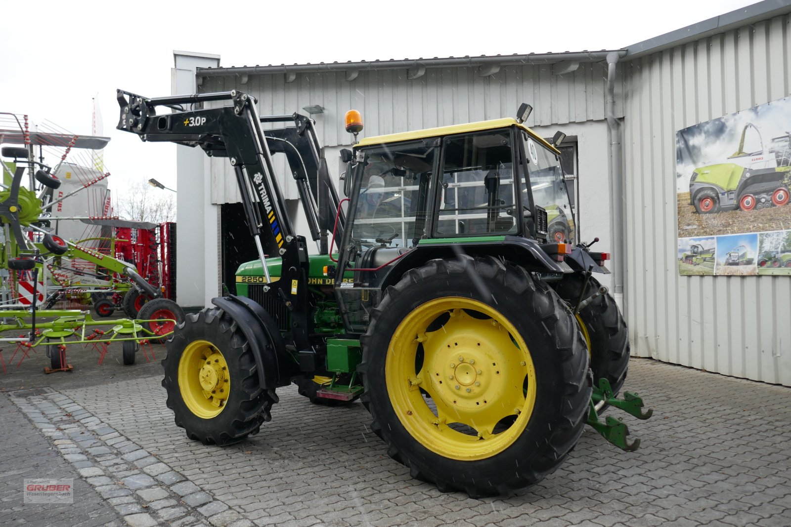 Traktor des Typs John Deere 2250 AS + Frontlader TRIMA, Gebrauchtmaschine in Dorfen (Bild 8)