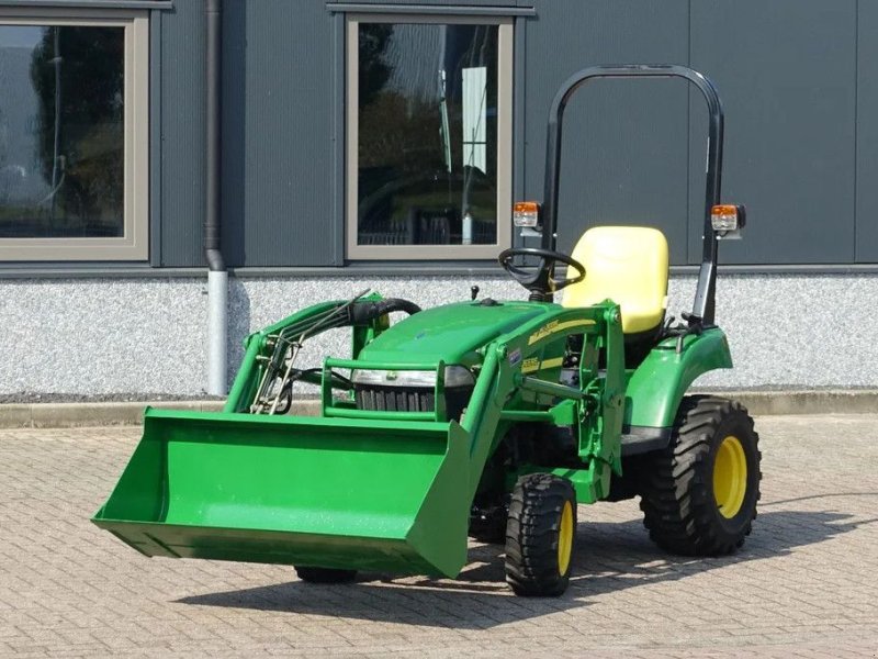 Traktor van het type John Deere 2305 4wd HST / 0923 Draaiuren / Voorlader, Gebrauchtmaschine in Swifterband