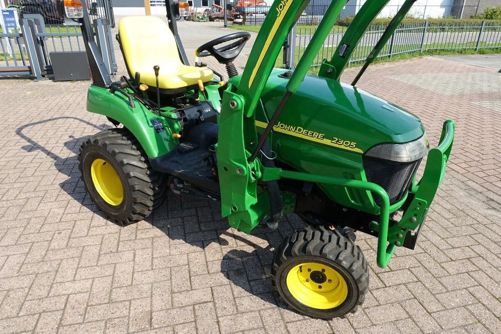 Traktor of the type John Deere 2305 4wd HST / 0923 Draaiuren / Voorlader, Gebrauchtmaschine in Swifterband (Picture 2)