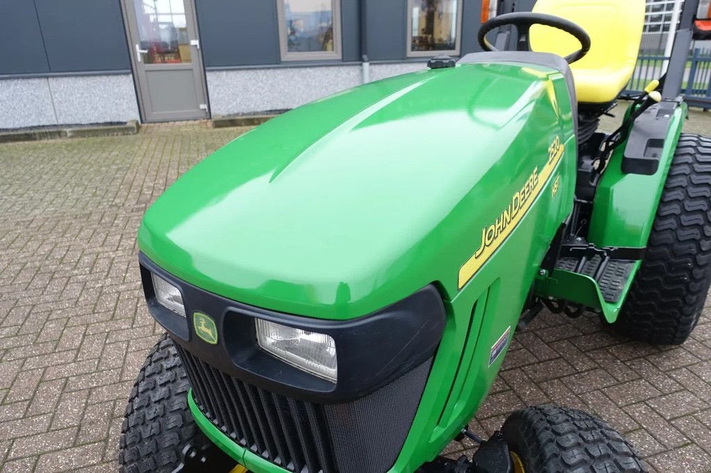 Traktor des Typs John Deere 2520 4wd HST / 0261 Draaiuren / Gazonbanden, Gebrauchtmaschine in Swifterband (Bild 7)