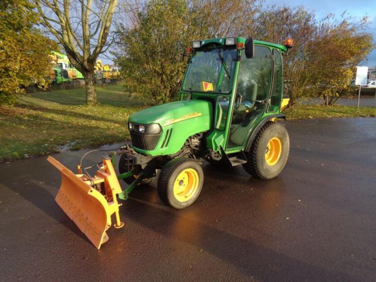 Traktor tipa John Deere 2520 mit Schild+ Streuer, Gebrauchtmaschine u Könnern (Slika 1)