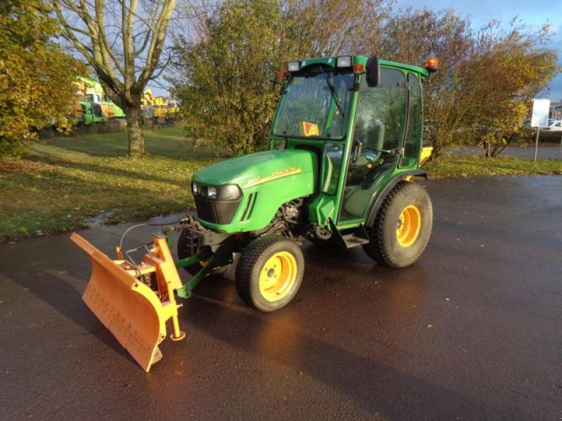 Traktor tipa John Deere 2520 mit Schild+ Streuer, Gebrauchtmaschine u Könnern