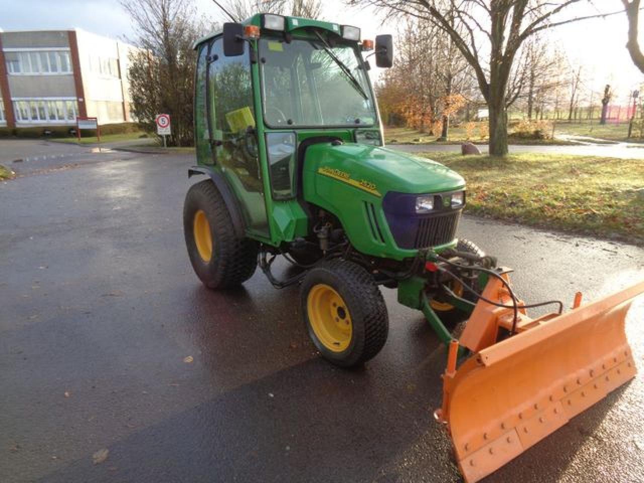 Traktor des Typs John Deere 2520 mit Schild+ Streuer, Gebrauchtmaschine in Könnern (Bild 2)