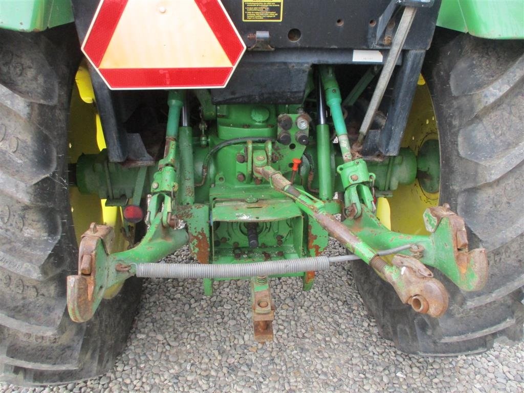 Traktor Türe ait John Deere 2850 Med nye dæk og nyt sæde, Gebrauchtmaschine içinde Lintrup (resim 4)