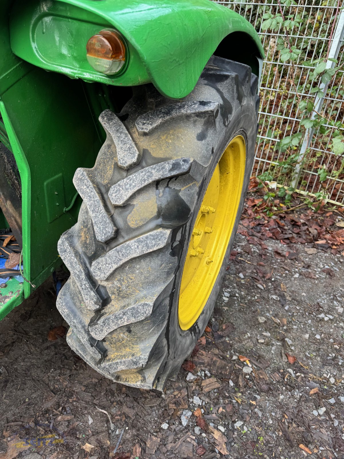 Traktor типа John Deere 300, Gebrauchtmaschine в Lindenfels-Glattbach (Фотография 4)