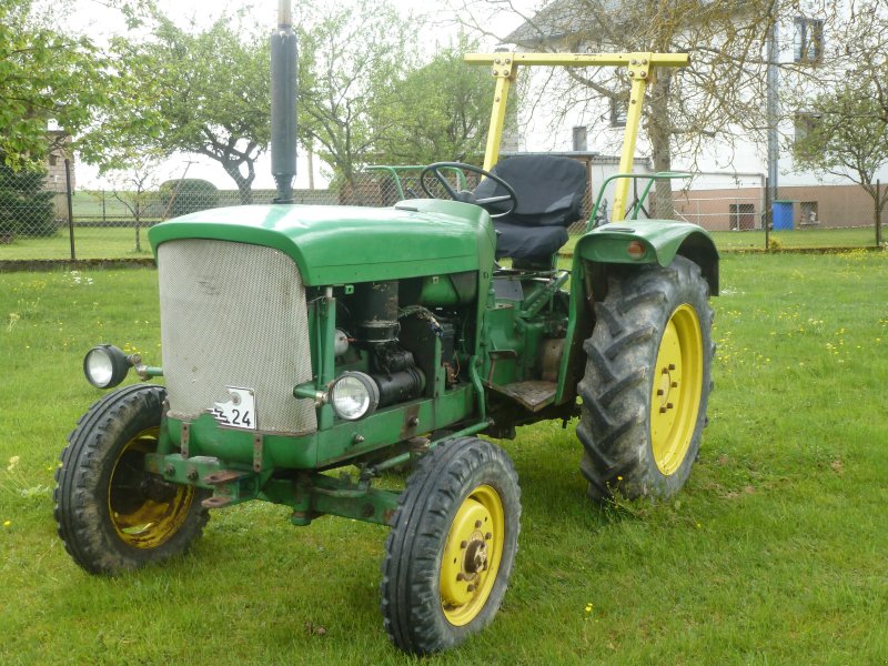 Traktor Türe ait John Deere 300, Gebrauchtmaschine içinde Hennweiler (resim 1)