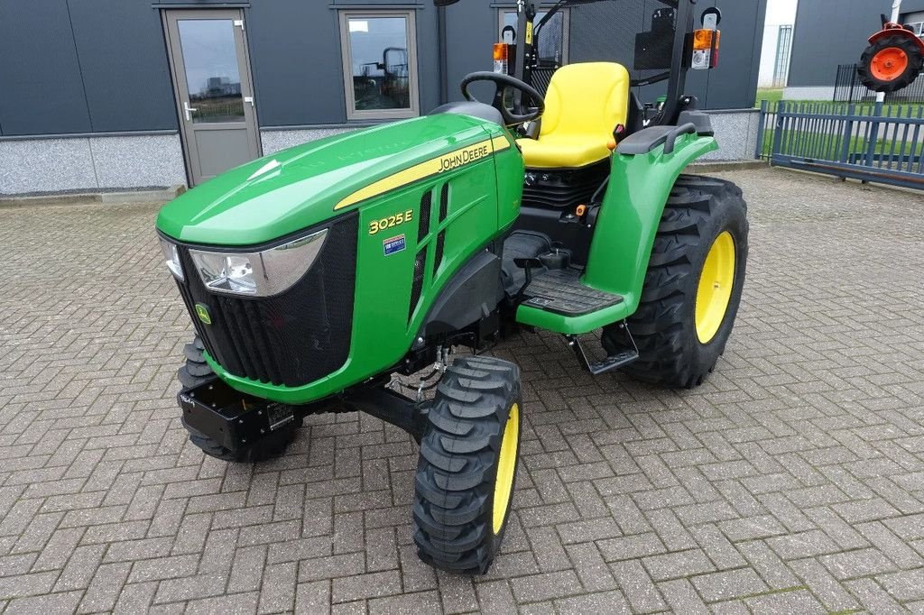 Traktor typu John Deere 3025E 4wd HST / 0002 Draaiuren / Brede Industriebanden, Gebrauchtmaschine v Swifterband (Obrázek 4)