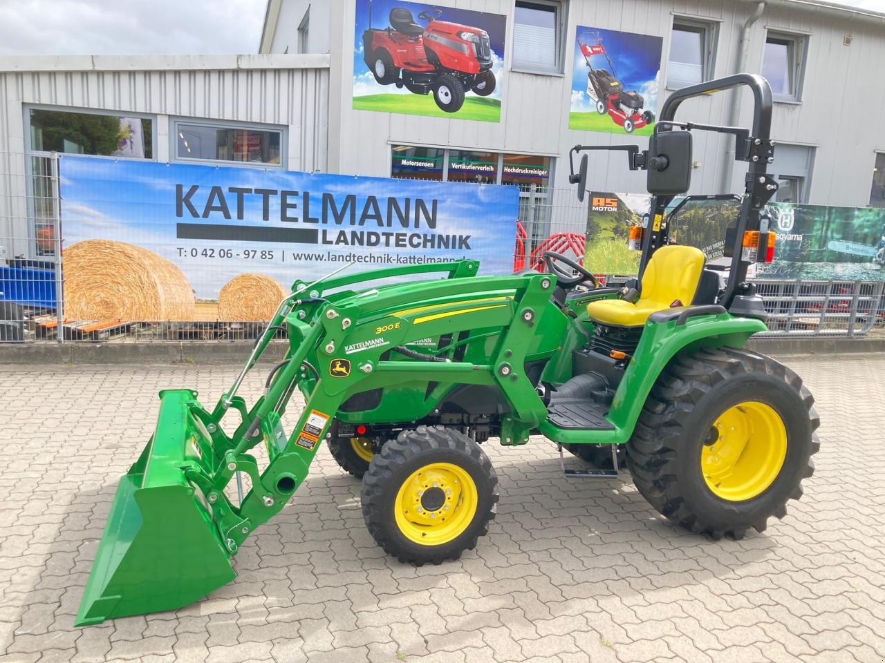 Traktor Türe ait John Deere 3025E, Gebrauchtmaschine içinde Stuhr (resim 2)