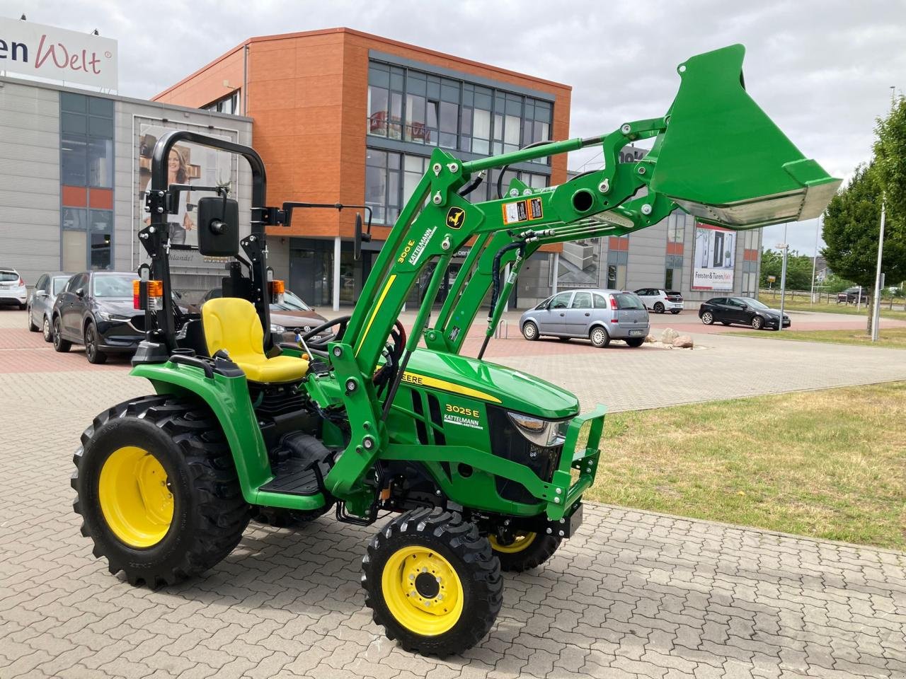 Traktor tip John Deere 3025E, Gebrauchtmaschine in Stuhr (Poză 3)