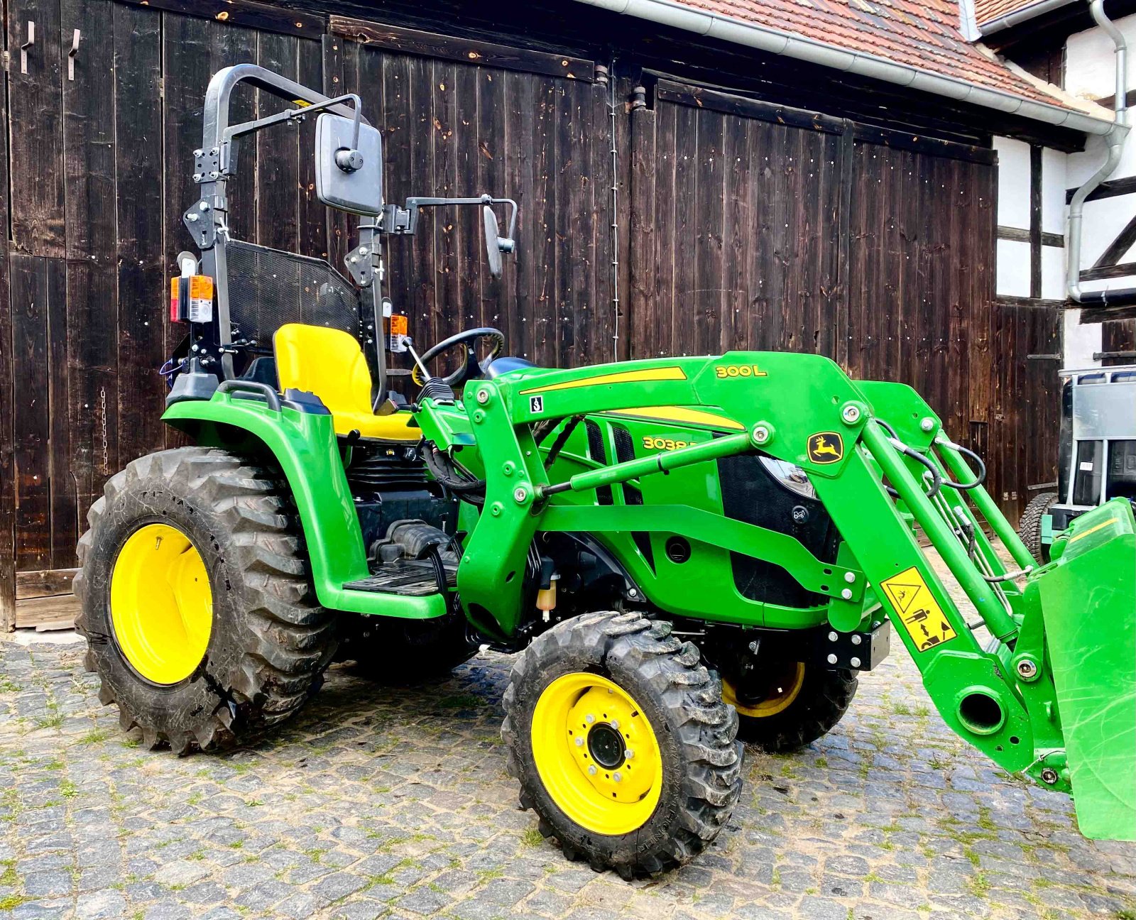 Traktor του τύπου John Deere 3038 E, Gebrauchtmaschine σε Graitschen (Φωτογραφία 1)