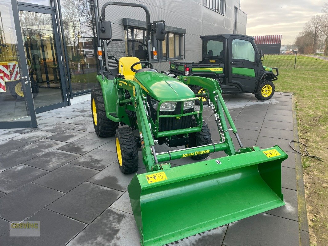 Traktor van het type John Deere 3038E + 300E Frontlader, Neumaschine in Ahaus (Foto 3)