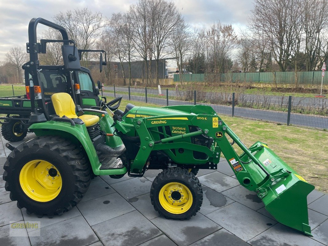 Traktor van het type John Deere 3038E + 300E Frontlader, Neumaschine in Ahaus (Foto 4)