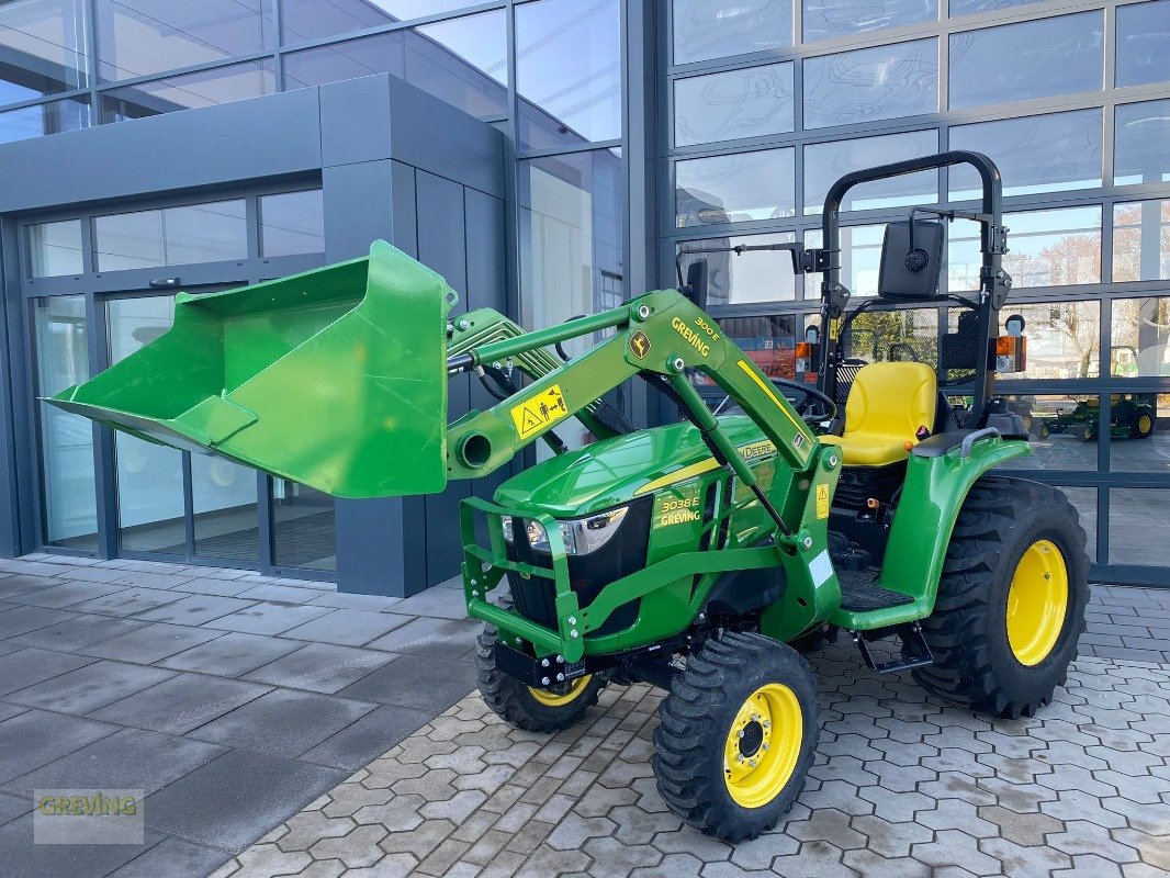 Traktor Türe ait John Deere 3038E + 300E Frontlader, Neumaschine içinde Heiden (resim 1)