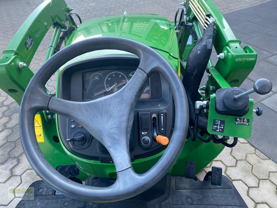 Traktor des Typs John Deere 3038E + 300E Frontlader, Neumaschine in Heiden (Bild 9)