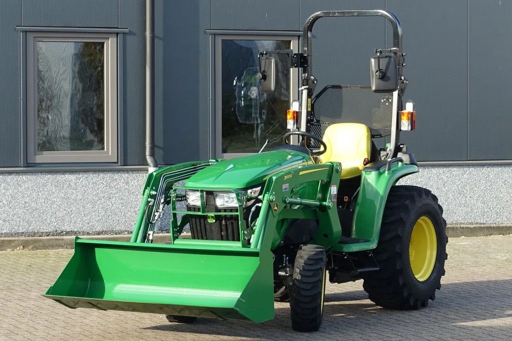 Traktor van het type John Deere 3038E 4wd HST / 0013 Draaiuren / Voorlader, Gebrauchtmaschine in Swifterband (Foto 1)