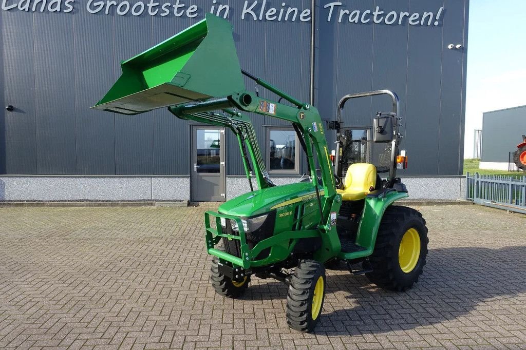 Traktor van het type John Deere 3038E 4wd HST / 0013 Draaiuren / Voorlader, Gebrauchtmaschine in Swifterband (Foto 3)