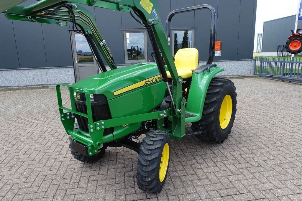 Traktor tip John Deere 3038E 4wd HST / 00310 Draaiuren / Voorlader, Gebrauchtmaschine in Swifterband (Poză 4)