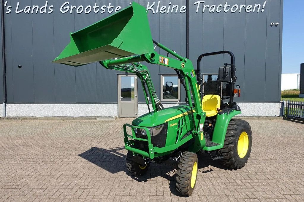 Traktor des Typs John Deere 3038E 4wd HST / 0086 Draaiuren / Voorlader, Gebrauchtmaschine in Swifterband (Bild 3)