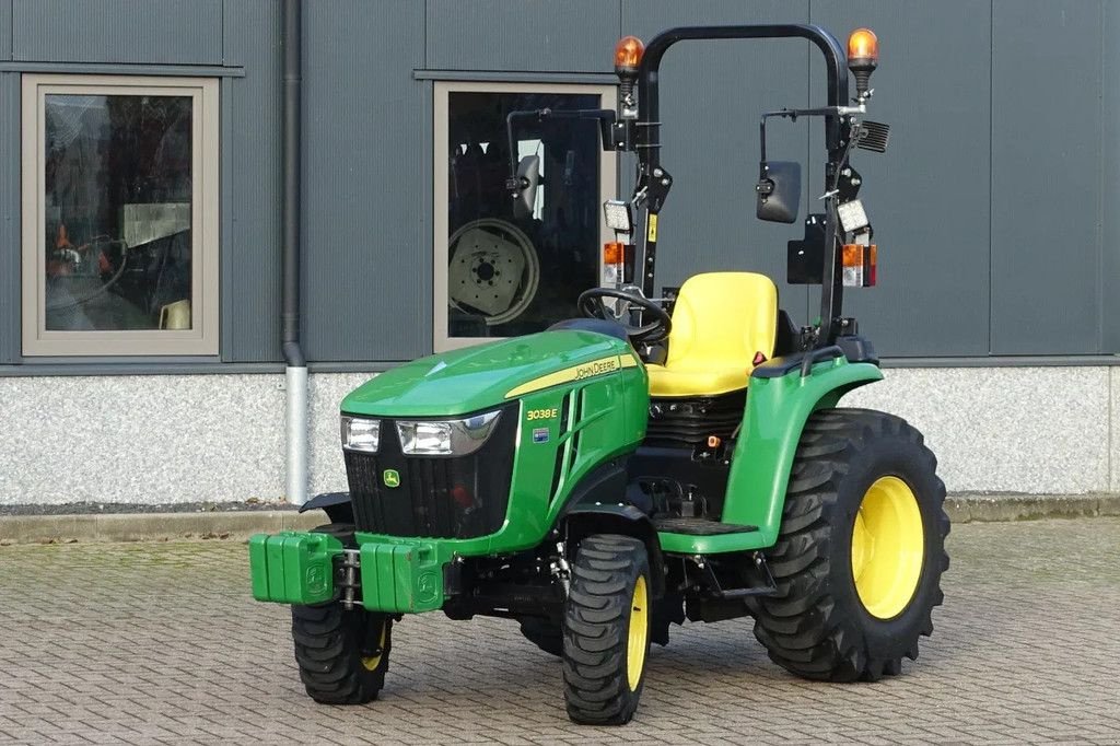 Traktor типа John Deere 3038E 4wd HST / 0100 Draaiuren / Full Options, Gebrauchtmaschine в Swifterband (Фотография 1)