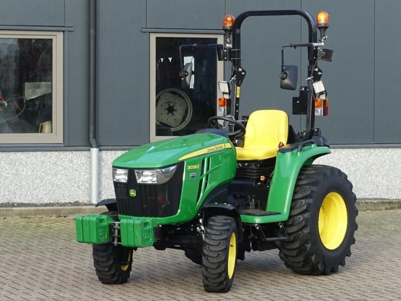 Traktor от тип John Deere 3038E 4wd HST / 0100 Draaiuren / Full Options, Gebrauchtmaschine в Swifterband (Снимка 1)