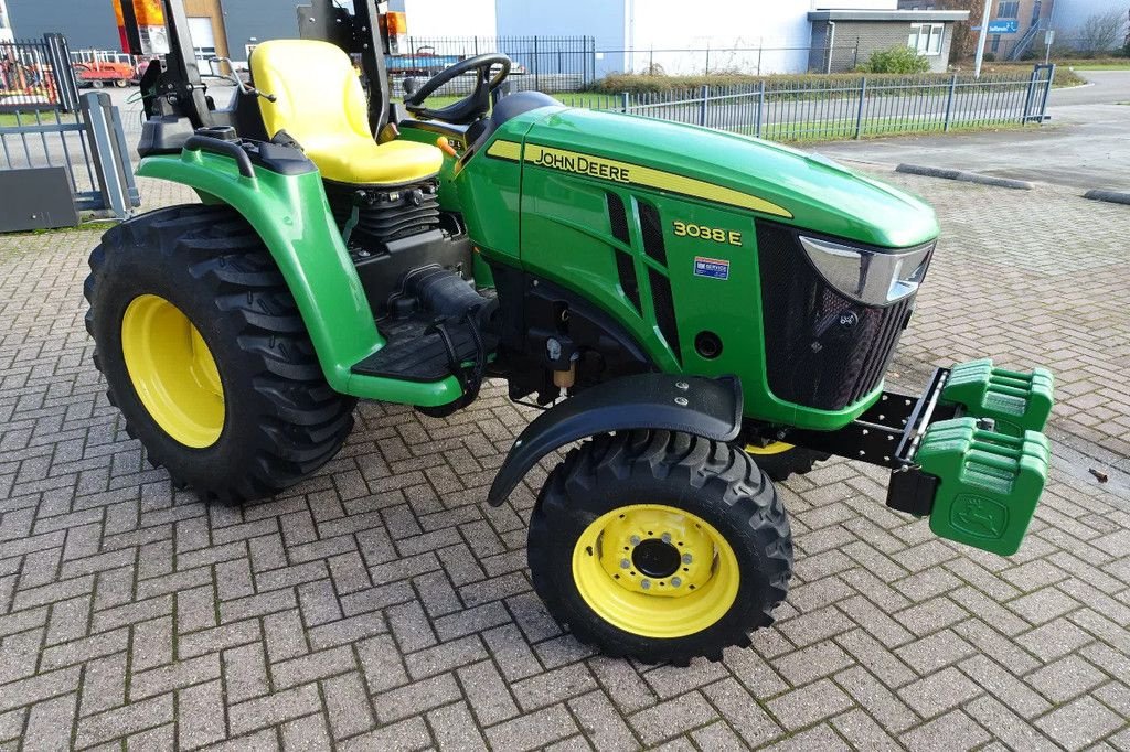 Traktor типа John Deere 3038E 4wd HST / 0100 Draaiuren / Full Options, Gebrauchtmaschine в Swifterband (Фотография 2)