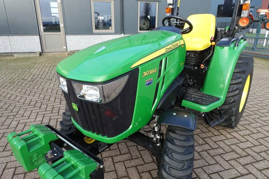 Traktor типа John Deere 3038E 4wd HST / 0100 Draaiuren / Full Options, Gebrauchtmaschine в Swifterband (Фотография 5)