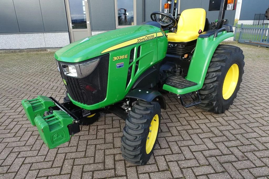 Traktor типа John Deere 3038E 4wd HST / 0100 Draaiuren / Full Options, Gebrauchtmaschine в Swifterband (Фотография 4)