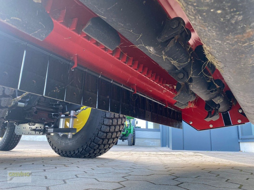 Traktor van het type John Deere 3038E + Agritec Mulcher, Neumaschine in Heiden (Foto 12)