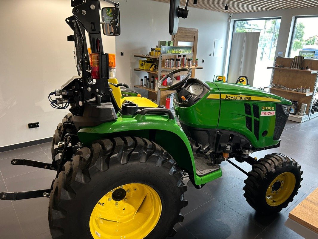 Traktor a típus John Deere 3038E, Neumaschine ekkor: Mrągowo (Kép 3)