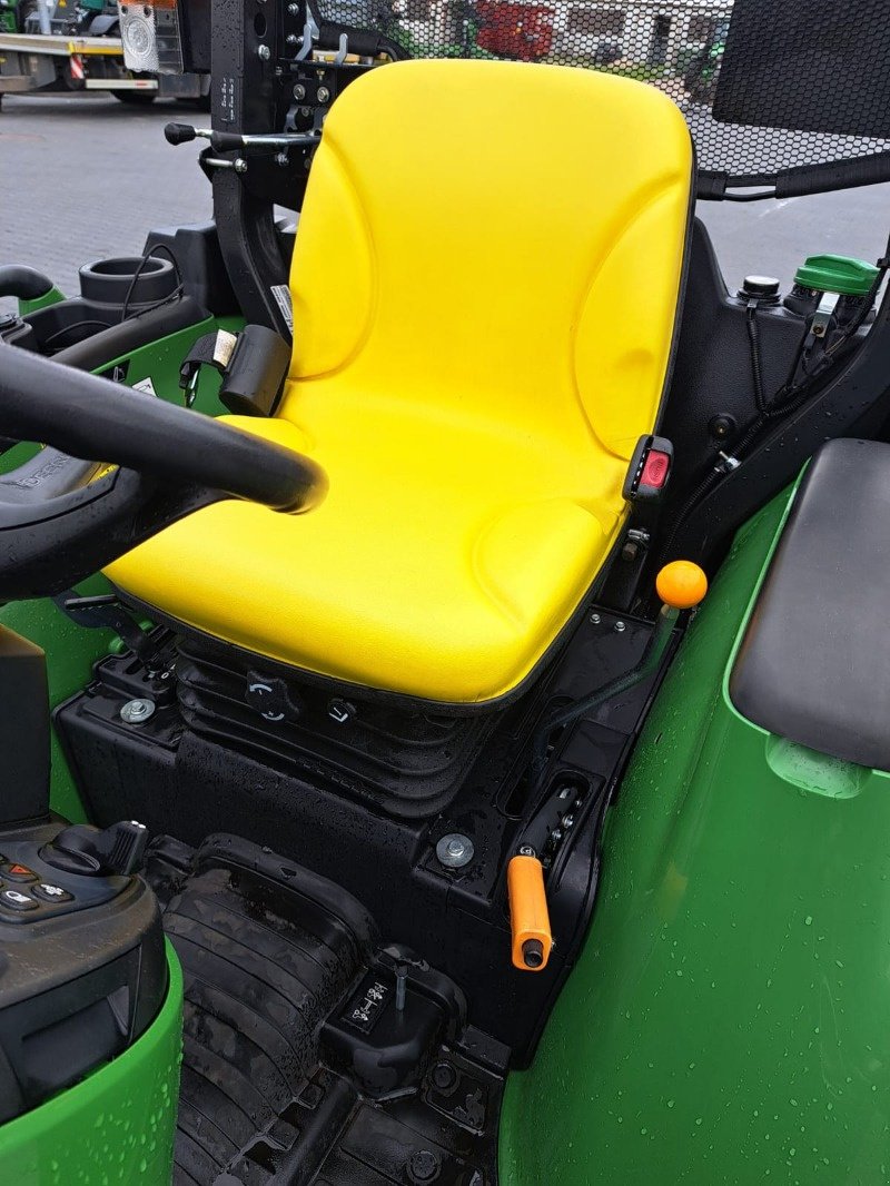 Traktor del tipo John Deere 3038E, Neumaschine en Mrągowo (Imagen 9)