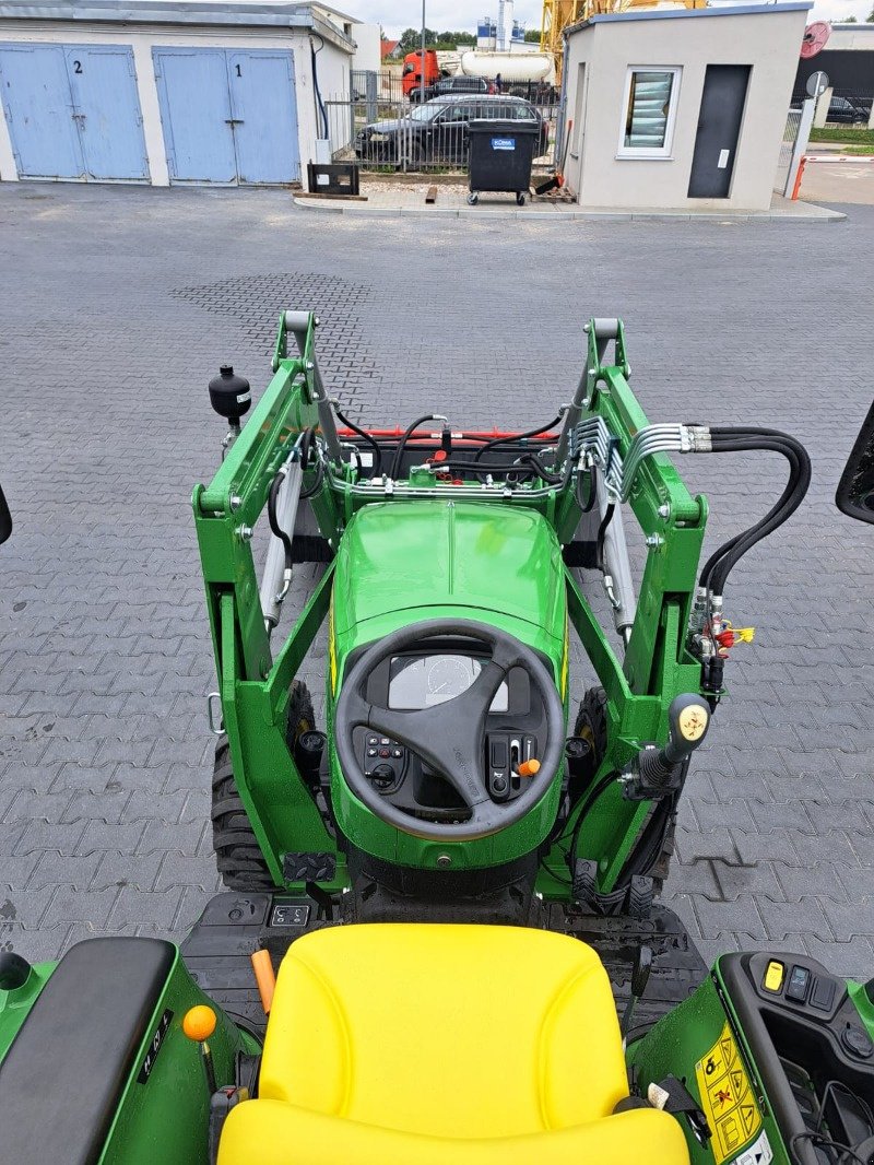 Traktor typu John Deere 3038E, Neumaschine v Mrągowo (Obrázek 11)