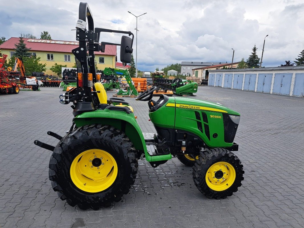 Traktor typu John Deere 3038E, Neumaschine v Mrągowo (Obrázek 5)