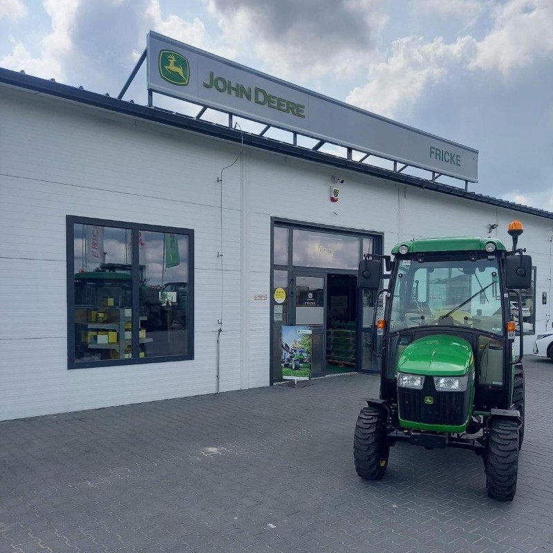 Traktor des Typs John Deere 3038E, Neumaschine in Mrągowo (Bild 1)