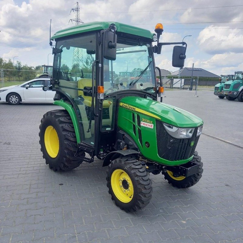 Traktor Türe ait John Deere 3038E, Neumaschine içinde Mrągowo (resim 2)