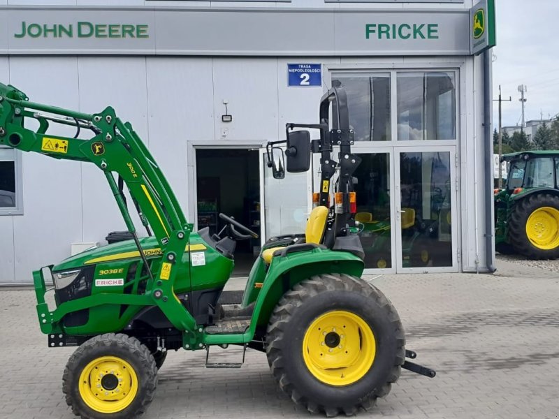 Traktor des Typs John Deere 3038E, Neumaschine in Mrągowo (Bild 1)