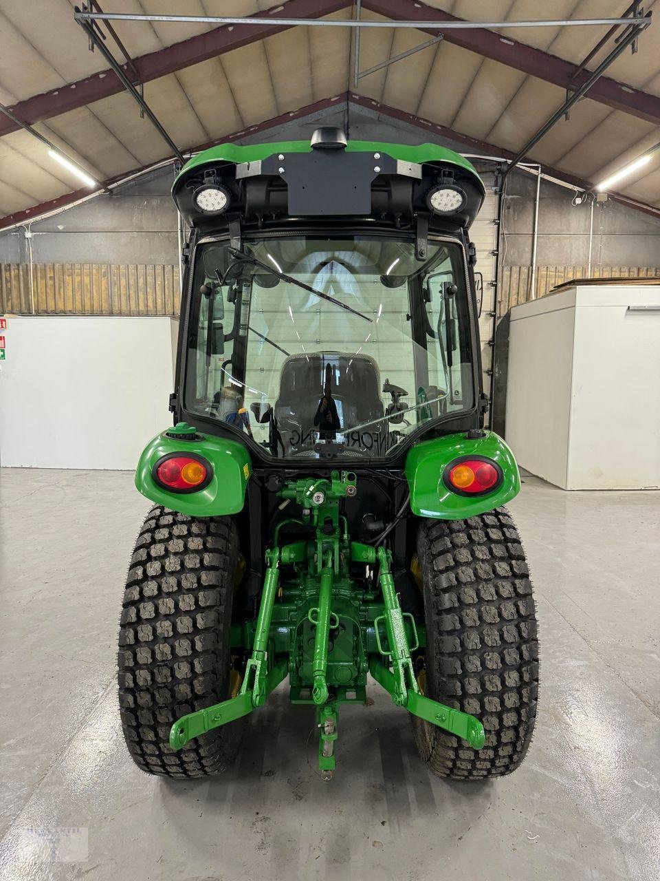 Traktor Türe ait John Deere 3045R, Gebrauchtmaschine içinde Pragsdorf (resim 7)