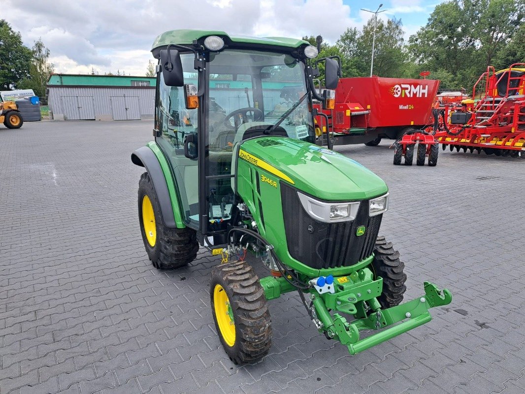 Traktor du type John Deere 3046R, Neumaschine en Mrągowo (Photo 1)