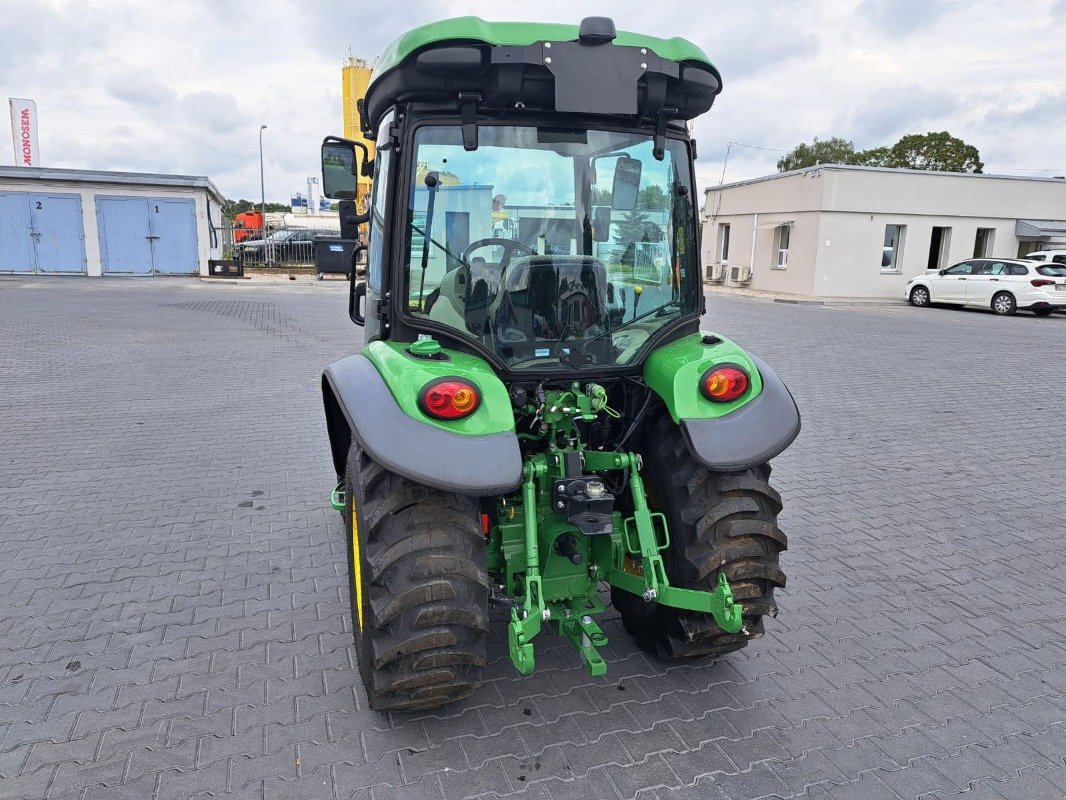 Traktor Türe ait John Deere 3046R, Neumaschine içinde Mrągowo (resim 4)